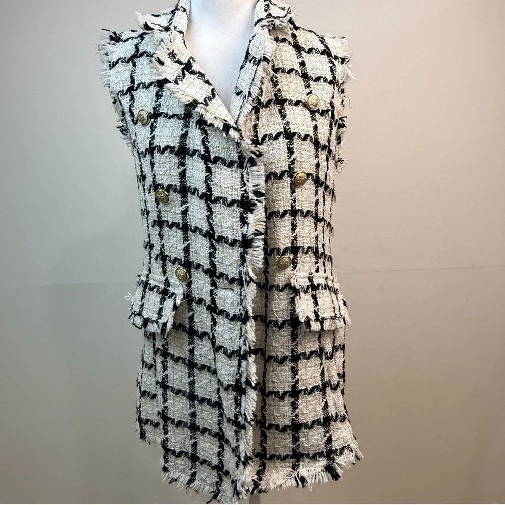 NEW Women’s Black & White Tweed Sleeveless Vest Jacket Gold Buttons Fringe Trim - Picture 6 of 16